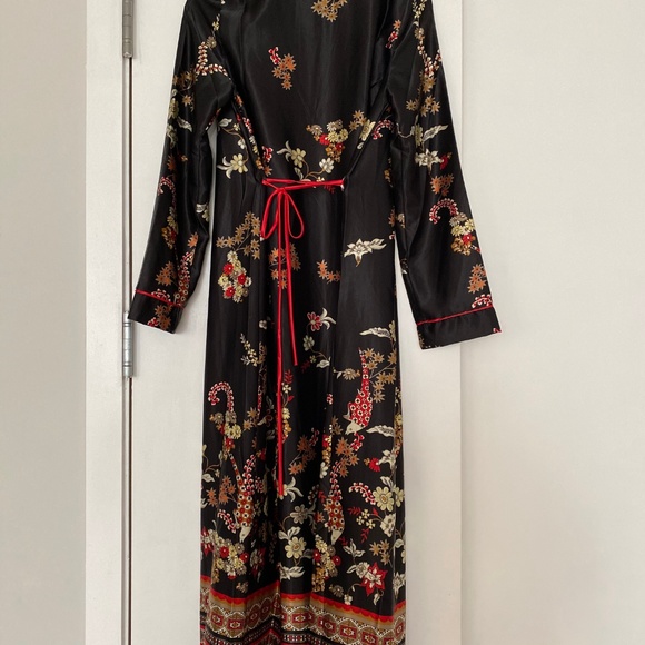 Lulu's Faraway Lands Black Print Satin Kimono Top - Picture 3 of 5